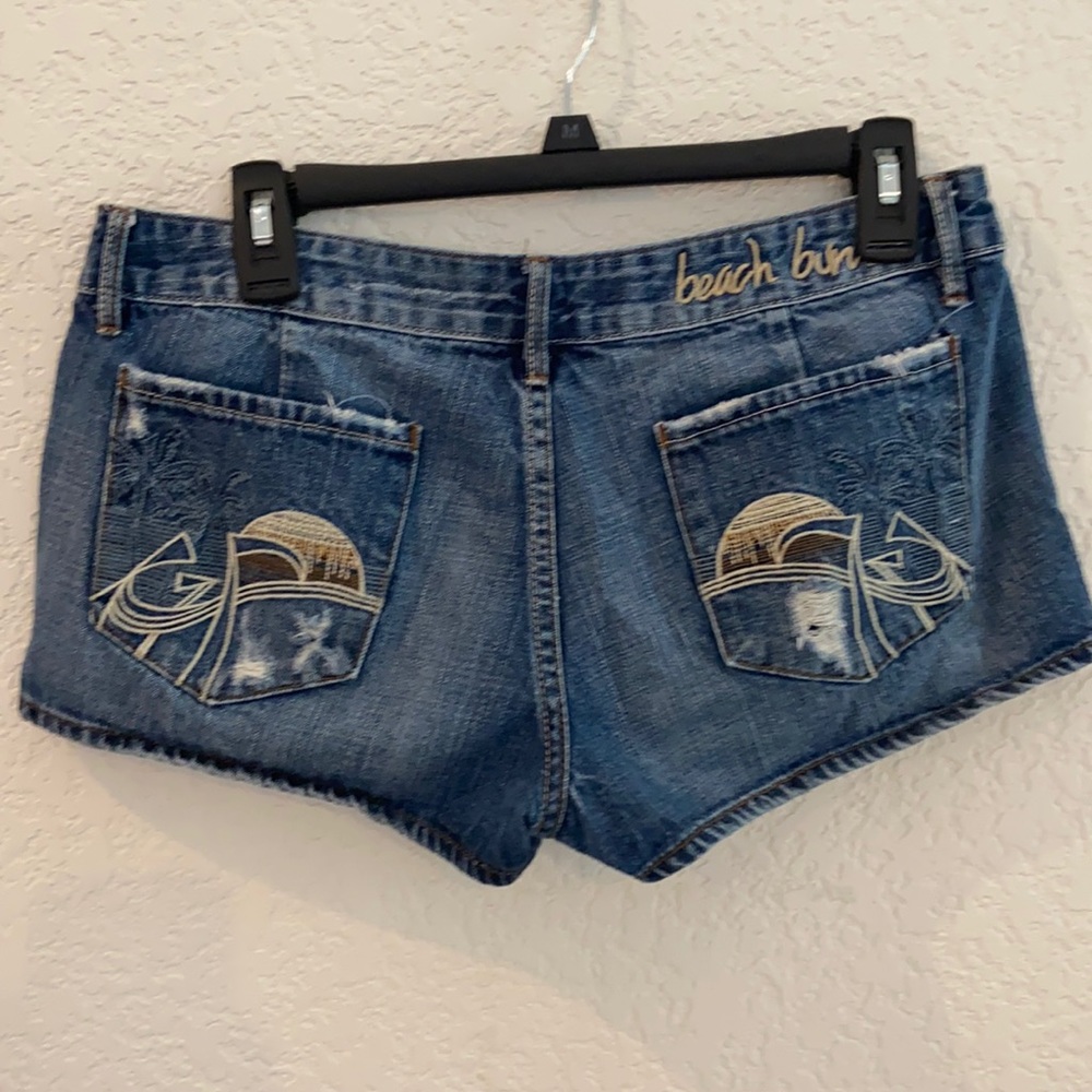 Super cute short jeans with beach pockets